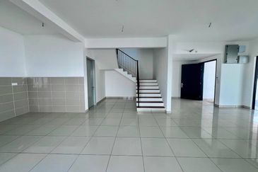 East 57 (Residensi Laman Timur)