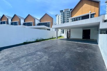 East 57 (Residensi Laman Timur)