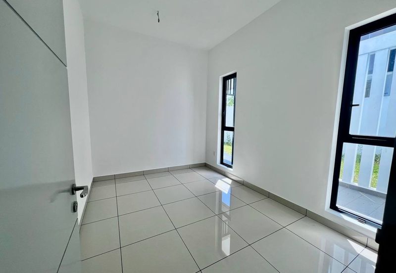 East 57 (Residensi Laman Timur)