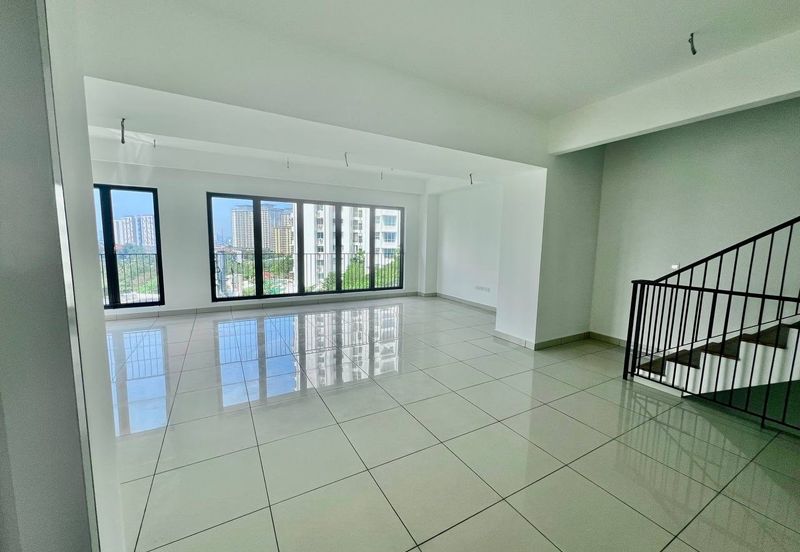 East 57 (Residensi Laman Timur)