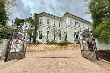 Impian Golf & Country Resort, Kajang, Selangor Bungalow House For Sale