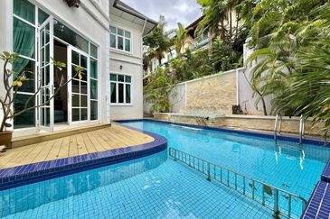 Impian Golf & Country Resort, Kajang, Selangor Bungalow House For Sale