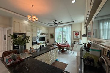 Impian Golf & Country Resort, Kajang, Selangor Bungalow House For Sale