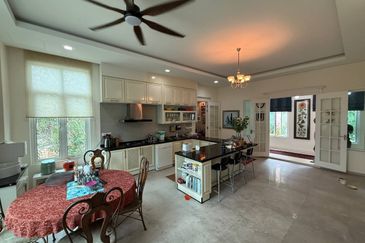 Impian Golf & Country Resort, Kajang, Selangor Bungalow House For Sale