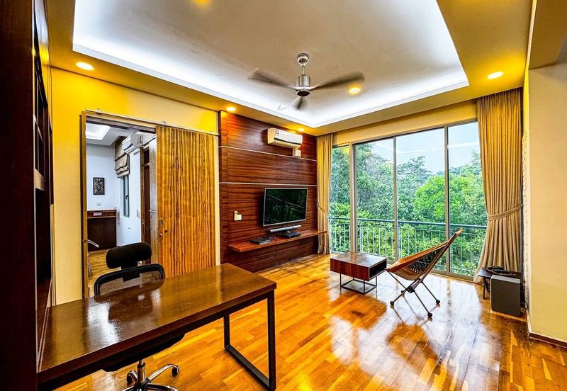 Symphony Hills Schumann