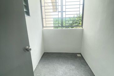 Flat Taman Plentong Utama