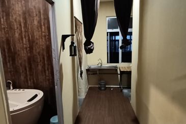 1st Floor Shop Office, Partition Room, Facing Main Road, Taman Teratai