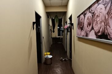 1st Floor Shop Office, Partition Room, Facing Main Road, Taman Teratai