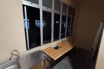 1st Floor Shop Office, Partition Room, Facing Main Road, Taman Teratai