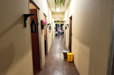 1st Floor Shop Office, Partition Room, Facing Main Road, Taman Teratai