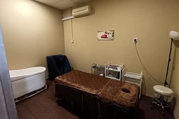 1st Floor Shop Office, Partition Room, Facing Main Road, Taman Teratai