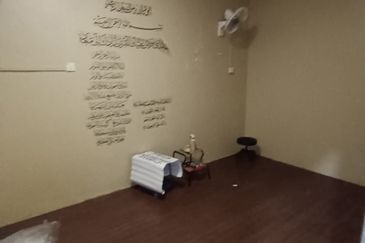 1st Floor Shop Office, Partition Room, Facing Main Road, Taman Teratai