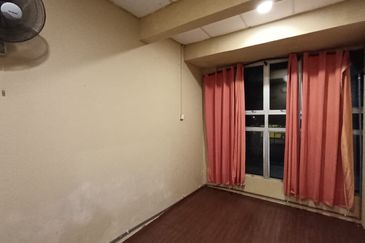 1st Floor Shop Office, Partition Room, Facing Main Road, Taman Teratai