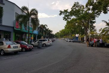 1st Floor Shop Office, Partition Room, Facing Main Road, Taman Teratai