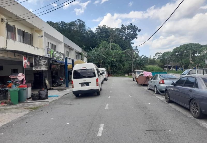 Shop Lot At Taman Shahabat , Semenyih, Kajang For Sale