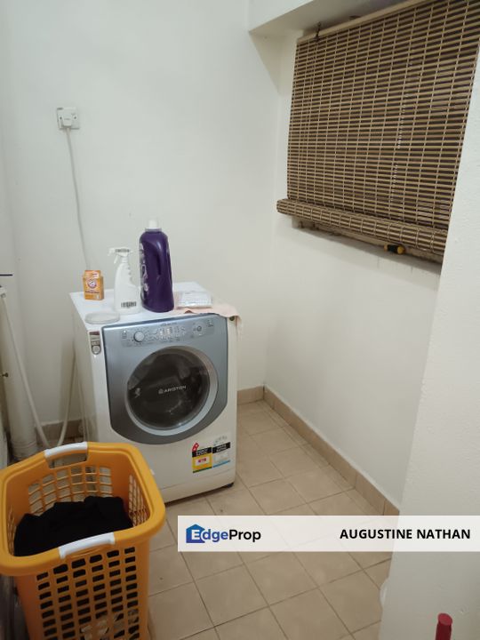 STERLING CONDOMINIUM, KELANA JAYA, SELANGOR WITH 2 CAR PARKS NEAR LRT, Selangor, Kelana Jaya