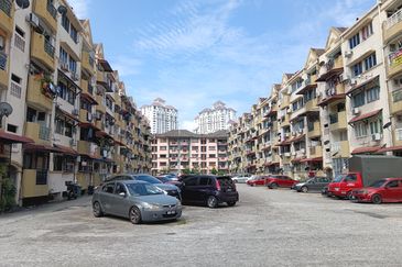 Makmur Apartment, Taman Sri Subang