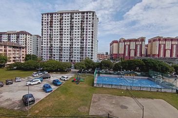 Makmur Apartment, Taman Sri Subang