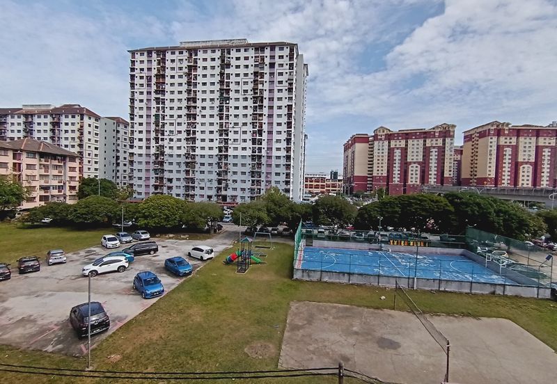 Makmur Apartment, Taman Sri Subang