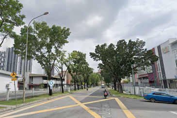 Setapak 3.5 Storey Semi D (Corner Lot) with Extra Land Easy Access & Loading 