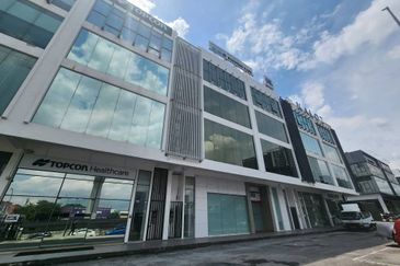 Glen 9 @ Hicom-Glenmarie Industrial Park - Endlot 5 Storey with Lift, Freehold