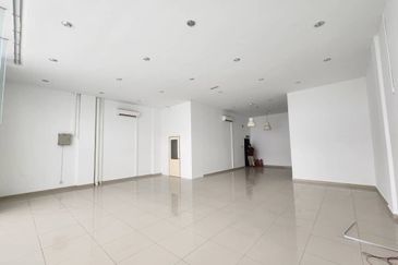 Glen 9 @ Hicom-Glenmarie Industrial Park - Endlot 5 Storey with Lift, Freehold