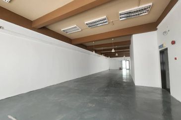 Glen 9 @ Hicom-Glenmarie Industrial Park - Endlot 5 Storey with Lift, Freehold