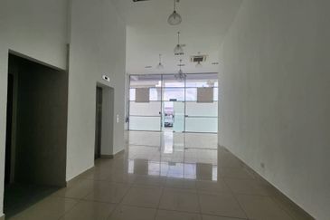 Glen 9 @ Hicom-Glenmarie Industrial Park - Endlot 5 Storey with Lift, Freehold