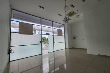 Glen 9 @ Hicom-Glenmarie Industrial Park - Endlot 5 Storey with Lift, Freehold