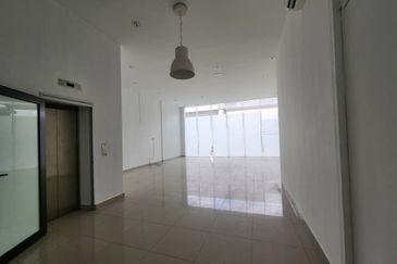 Glen 9 @ Hicom-Glenmarie Industrial Park - Endlot 5 Storey with Lift, Freehold