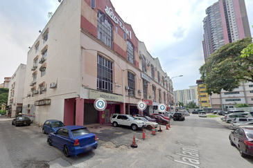 Setapak 3.5 Storey Semi-D Factory Facing Mainroad Easy Access 