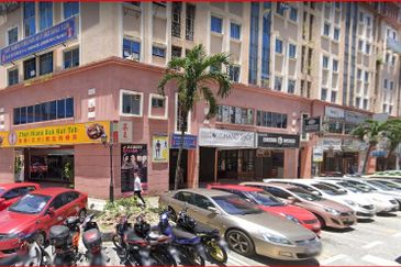 Diamond Square Ground Floor Shop Nearby Diamond Regency Condo