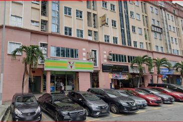 Diamond Square Ground Floor Shop Nearby Diamond Regency Condo