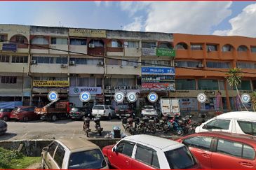 Taman Permata Corner Shop (Ground Floor + Mezzanine Floor) Great Location 