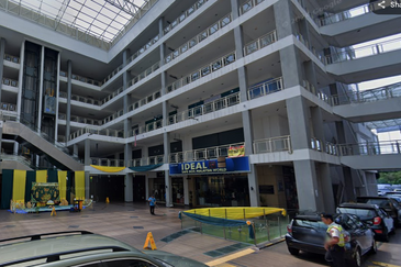 StarParc Point Corner Office with Lift Fully Renovate into Office Around RM200K