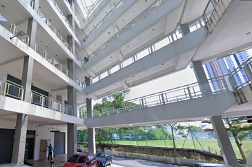 StarParc Point Corner Office with Lift Fully Renovate into Office Around RM200K