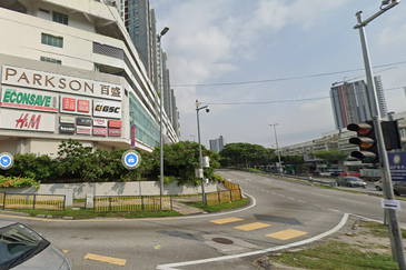 StarParc Point Corner Office with Lift Fully Renovate into Office Around RM200K