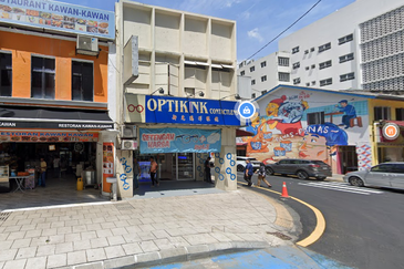 City Centre Jalan Tun H S Lee  PRE WAR Building Ground Floor Shop Facing Mainroad Near RHB Bank