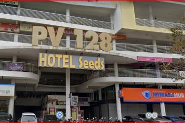 PV128 Ground Floor + Mezzanine Floor Near to 3 Condominiums & Columbia Hospital