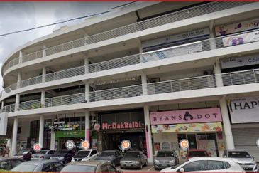 PV128 Ground Floor + Mezzanine Floor Near to 3 Condominiums & Columbia Hospital