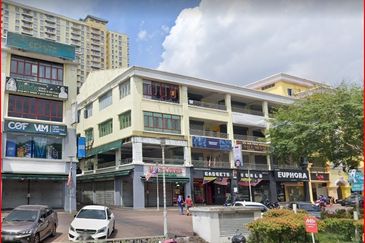 Platinum Walk Ground Floor Shop Endlot Great Location 