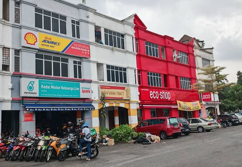 Beranang  Facing Mainroad Corner Shop 