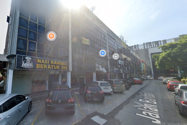 Taman Melawati Ground Floor Shop Facing Mainroad Next to MRR2 Highway