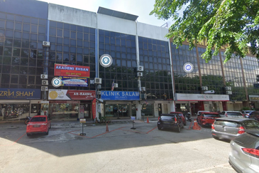 Taman Melawati Ground Floor Shop Facing Mainroad Next to MRR2 Highway