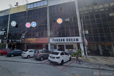 Taman Melawati Ground Floor Shop Facing Mainroad Next to MRR2 Highway