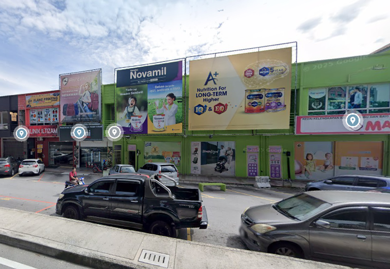 Ampang Waterfront 2 Adjoining 2 Storey Hotel  