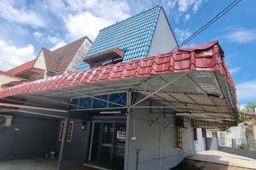 SS15 Double Storey Corner House For Sale