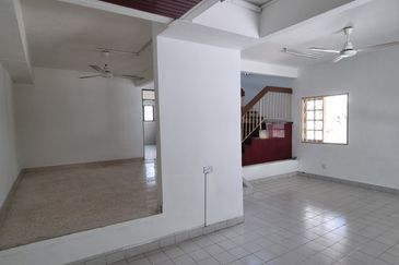 SS15 Double Storey Corner House For Sale