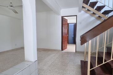 SS15 Double Storey Corner House For Sale