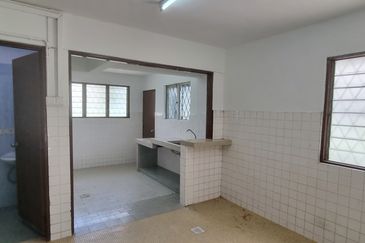 SS15 Double Storey Corner House For Sale